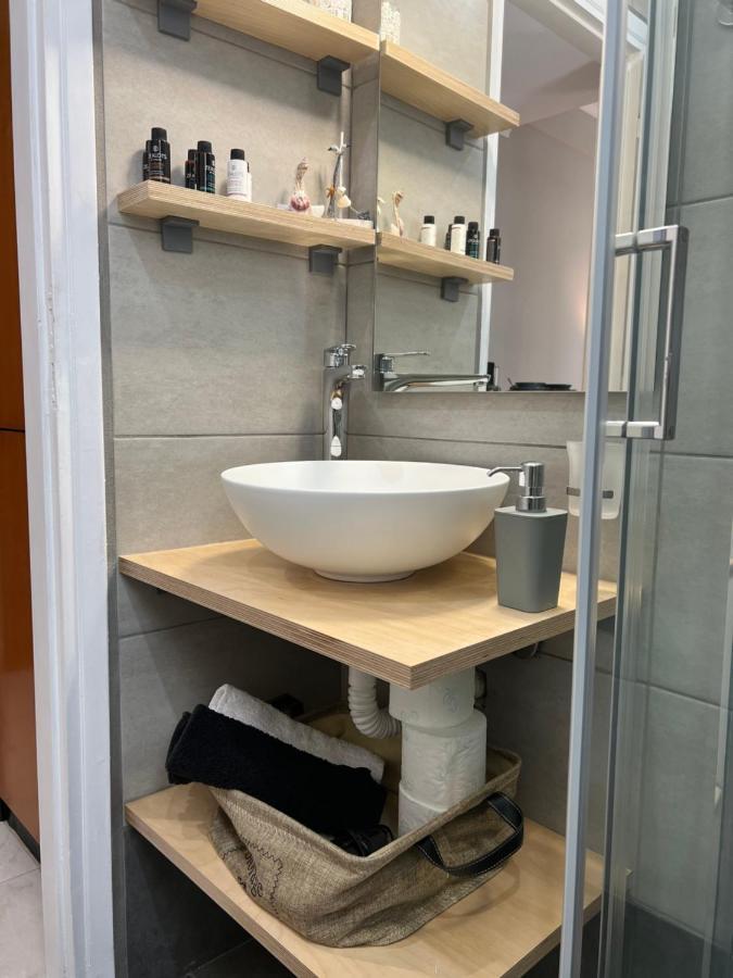 아테네 Living Near Acropolis By Sylvia Staikou At Nikis Str 아파트 외부 사진